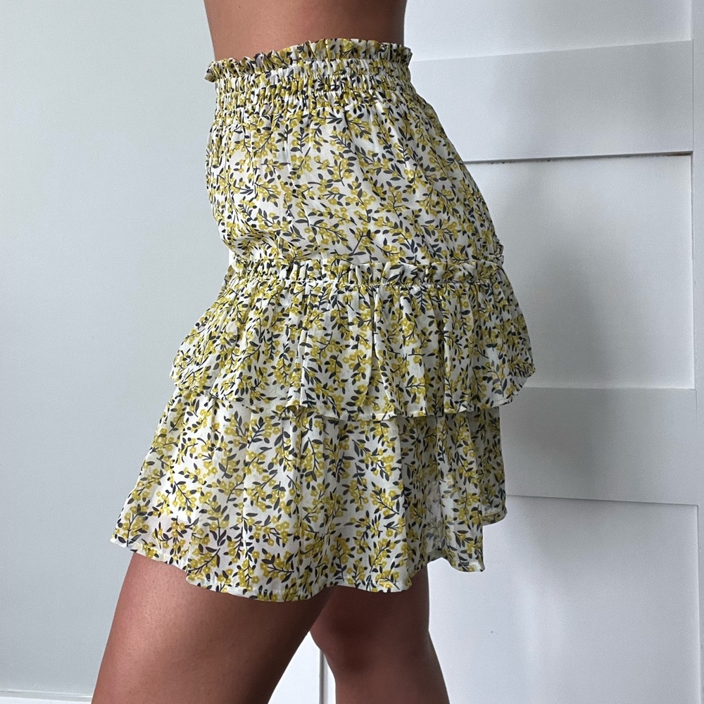 Boutique Yellow Floral Print Mini Skirt | Size: Small